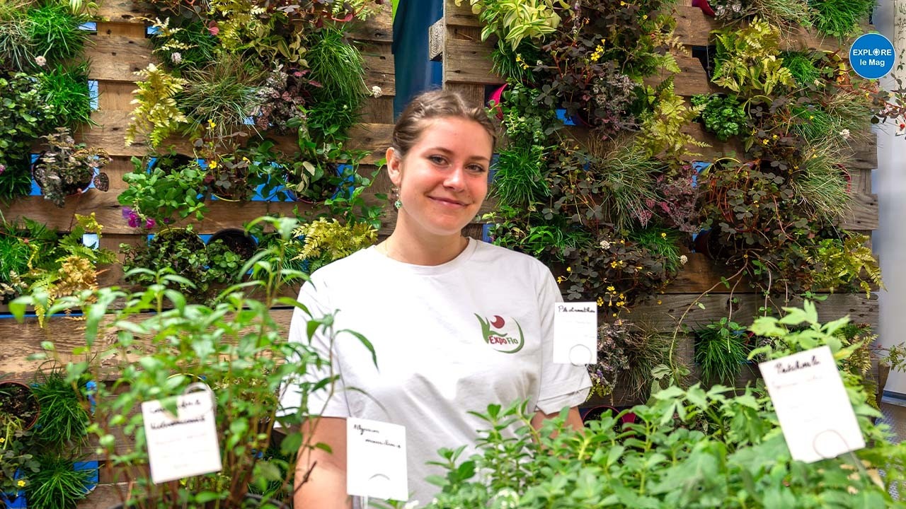 À l'Expo Flo, Juliette présente les plantes odorantes