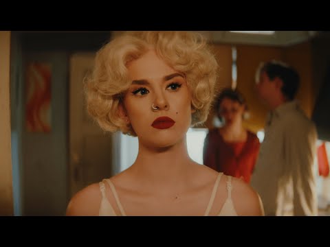 DIONA - Man sāp (Oficiālais video - 1.daļa)