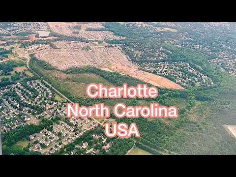 Airplane Landing AT Charlotte Douglas International Airport (CLT) in Charlotte, North Carolina, USA