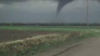 preview picture of video 'Tornado south of Goddard, KS April 26, 2009'