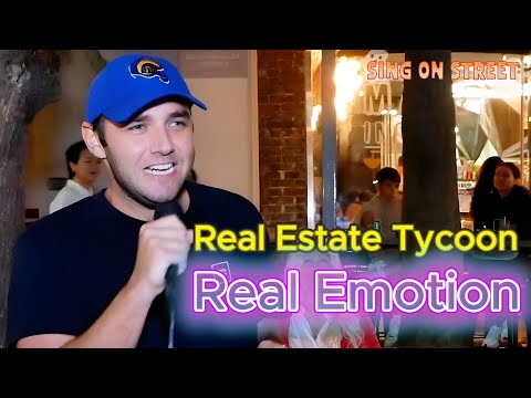 👌Walking the Dog Turns Into a Live Concert😉Random Street Singer🍀Frank Sinatra - New York, New York