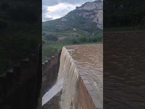 Sangria do açude Magalhães em Monte das Gameleiras-RN.