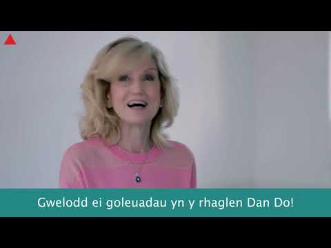 Blas o…Adre: Cyfrinachau addurno tŷ Angharad Mair