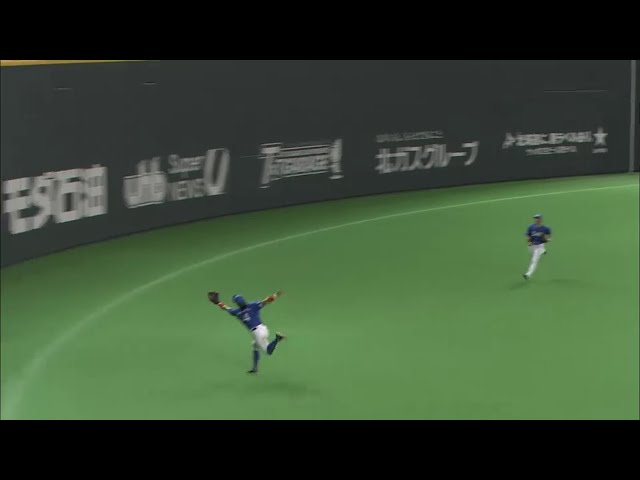 9回裏 ベイスターズ・荒波 ファイターズ・大谷の放ったヒット性の打球を見事にキャッチ!! 2014/5/23 F-DB