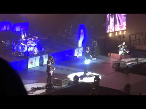 5SOS ROWYSO Tour - Talking before American Idiot - Manchester 9th June 2015