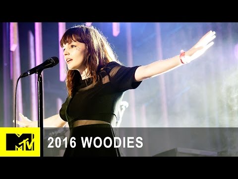 Chvrches Perform "Clearest Blue" at MTV Woodies/10 for 16 | 2016 Woodies | MTV
