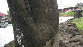 preview picture of video 'Moai @ Hanga Roa'