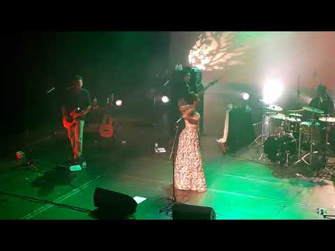 Elida Almeida -instrumental e dança "Leban Ku bo"