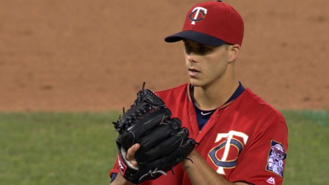 TEX@MIN: Rogers strikes out the side in the 8th