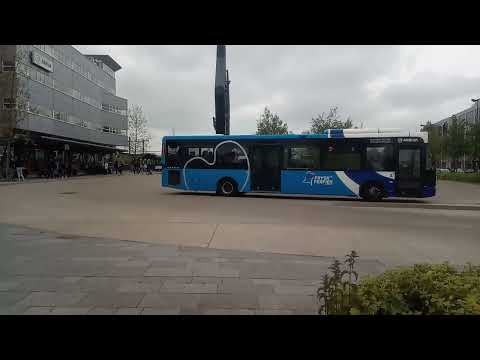 Bus 603 arriveert en bus 97 en 320 vertrekken van Leeuwarden Busstation!