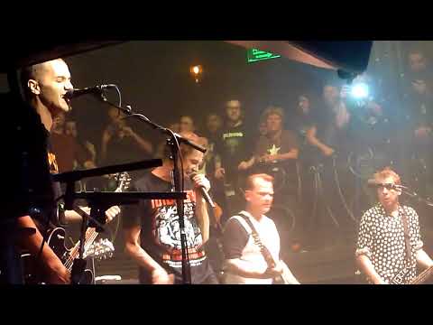 Die Toten Hosen y Ciro Pertusi - Donde las águilas se atreven - Museum (30/09/17)