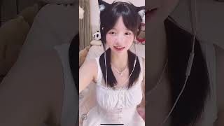 かわいい 美少女 童顔 美人 白い肌 脇 おっ〇い カタコト 歌 ピカピカ 我らの全て