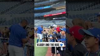 Vladimir Guerrero Jr. made their day ???? #MLB #BlueJays #Toronto