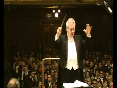 Yuri Simonov conducts Gabriel Faure's Requiem Part #2 of 4