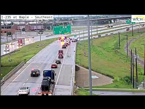 2 injured in crash on I-235 in west Wichita