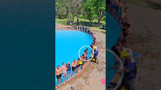 Download lagu Aksi Seru Rantai Manusia ala Domino di Kolam Renang❗😮 #shorts #shortvideo mp3