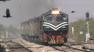 preview picture of video 'Great Power Of Pakistan Railways AGE-30 With Shalimar 2 Night Coach To Karachi Dated 24 Dec 2017'
