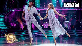 Rose Ayling-Ellis and Giovanni Pernice dance Couple&#39;s Choice ✨ BBC Strictly 2021