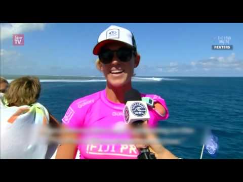 One-armed surfer beats world number one