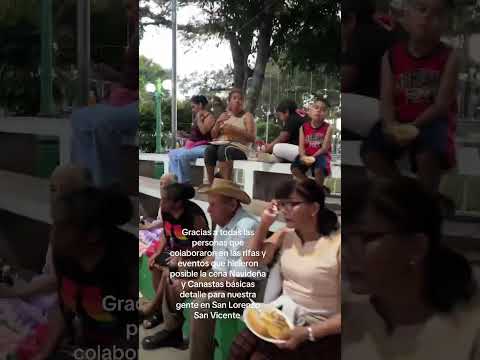 Cena Navideña en San Lorenzo San Vicente (no tengo derecho à la música que se escucha )