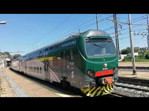 Treno suburbano S1 24179 in arrivo e transito Frecciabianca 8814 in dts di 402