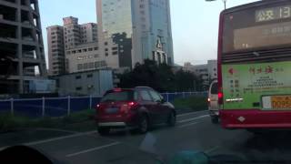 preview picture of video 'Chengdu 3-Wheel Car Commute'