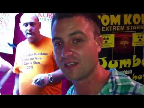 Johnny äter världens starkaste korv (harakiri) i Gamla Stan