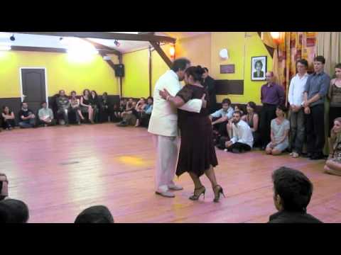  María del Carmen Romero  and  Jorge Dispari  are  dancing  to  the  tango  "  Tigre Viejo  "