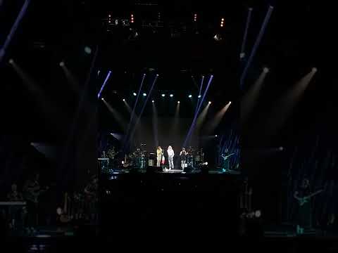 Rozalén - Extraños (feat. Esteman) [Teatro Metropólitan - 06/10/22]