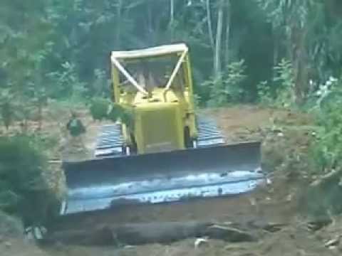 BULDOZER TRABAJANDO EN MULUKUKU RAAN NICARAGUA