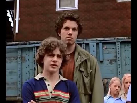 My Bodyguard (1980) - Bullies get sprayed with condiments