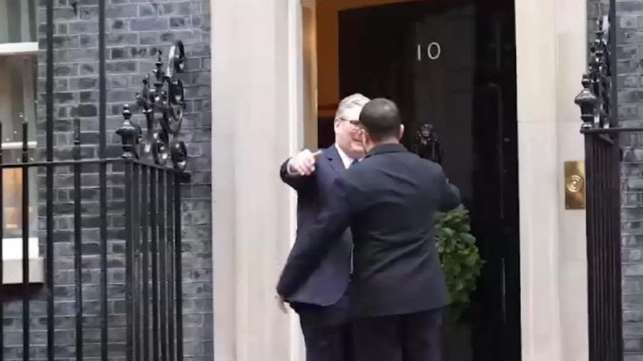 Volodymyr Zelensky incontra a Londra Keir Starmer, Emmanuel Macron e Friedrich Merz