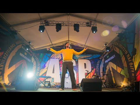 Kabaret Łowcy.B na Akademii Sztuk Przepięknych / Przystanku Woodstock 2012