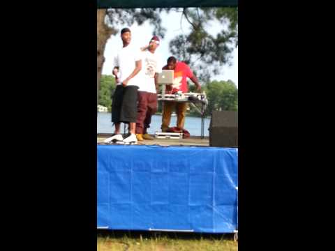 Syze performing at edwards beach 2013