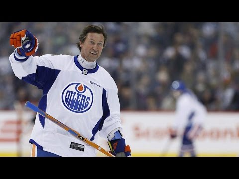 Gretzky and Selanne lace up ahead of Oilers, Jets alumni game