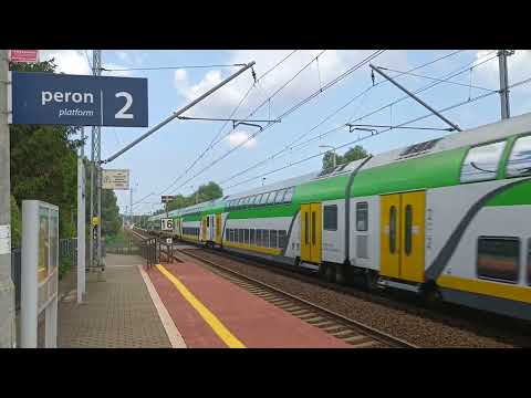 Pociąg SŁONECZNY BIS na przelocie przez przystanek Gdańsk Lipce