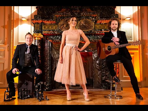 Ellia & the Minions Trio plays LAISSES TOMBER LES FILLES