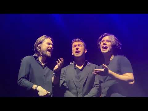 Hanson sing Too Much Heaven a cappella at the Sydney Opera House Concert Hall with no microphones