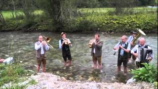 preview picture of video 'Dreiländertanzlmusi - Cold Water Challenge'