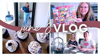 JUNE 8 VLOG | making my brother's cupcakes for his wedding, big amazon unboxing + ivf shots