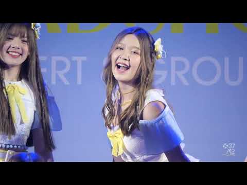 BNK48 Earth - Hashire! Penguin @ BNK48 Sayonara Crawl Roadshow [Fancam 4K 60p] 220717