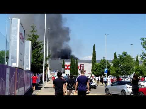 Incendio a Firenze: Ponte a Greve, fiamme nel centro commerciale.