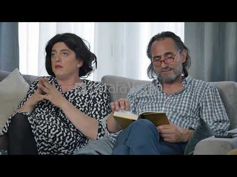 "Me thirr kaniher n'telefon se tash mas lufte kan ndrru senet." 🤣🤣🤣 - Stupcat: Daja