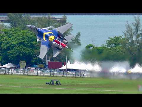 【LIMA 2025】Su-30MKM with thrust vectoring nozzles performs a flat spin during flight demonstration！