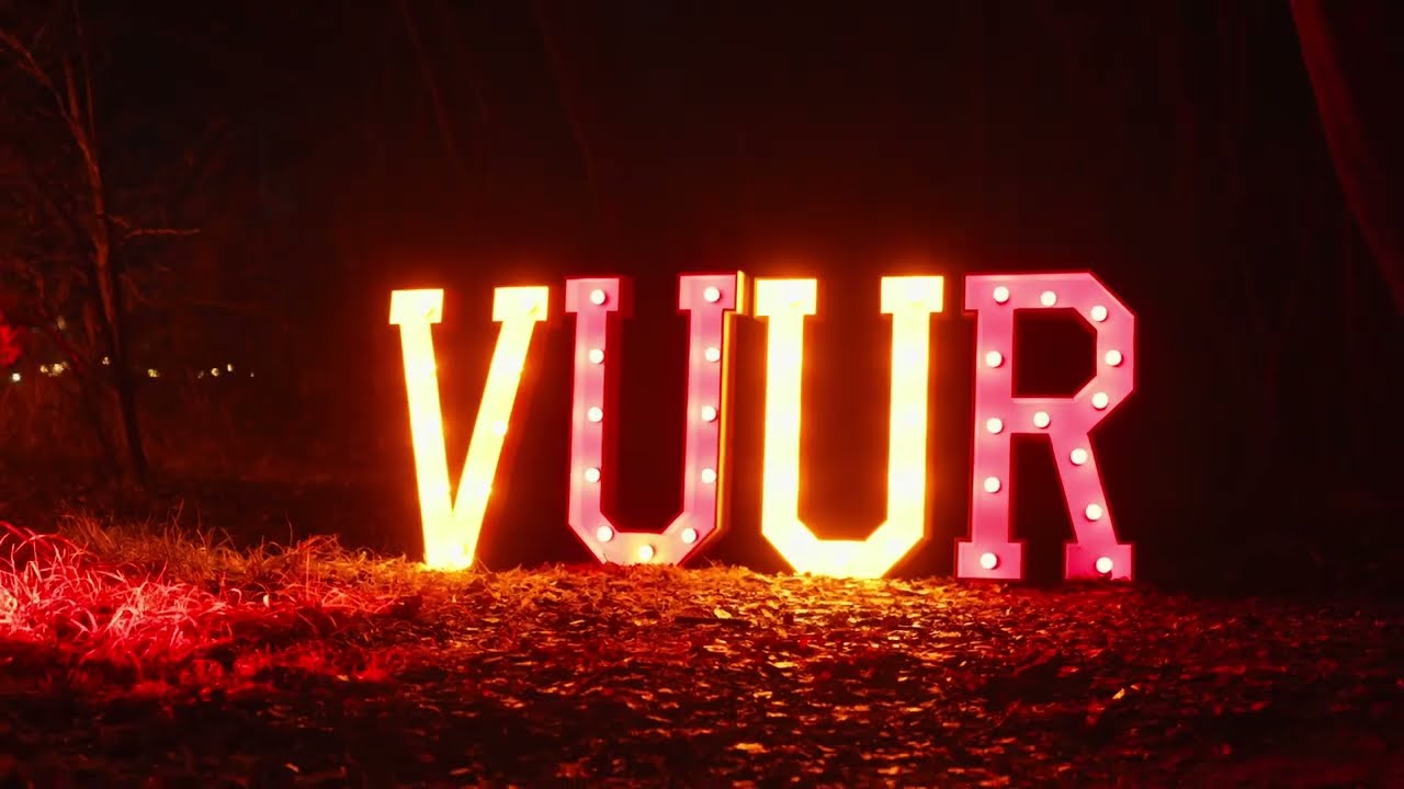 Thumbnail van de Luminoctis aftermovie met nachtelijke lichtinstallaties