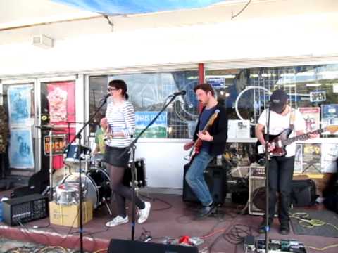 Allo Darlin - Kiss Your Lips (SxSW 2010)