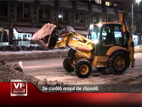 Se curăţă oraşul de zăpadă