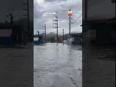 Temporal deixa ruas alagadas em Santos e litoral de SP segue em alerta para mais chuva