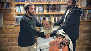 הרב שלום סבג✨איך אפשר לשמור על תמימות ופשטות ?- ג׳ בטבת ה׳תשפ״ו דן בן יעקב 🇮🇱  (הרב שלום סבג) - התמונה מוצגת ישירות מתוך אתר האינטרנט יוטיוב. זכויות היוצרים בתמונה שייכות ליוצרה. קישור קרדיט למקור התוכן נמצא בתוך דף הסרטון