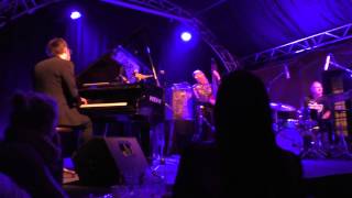 Neil Cowley Trio - Olomouc - 3.11.2014 - Kneel Down